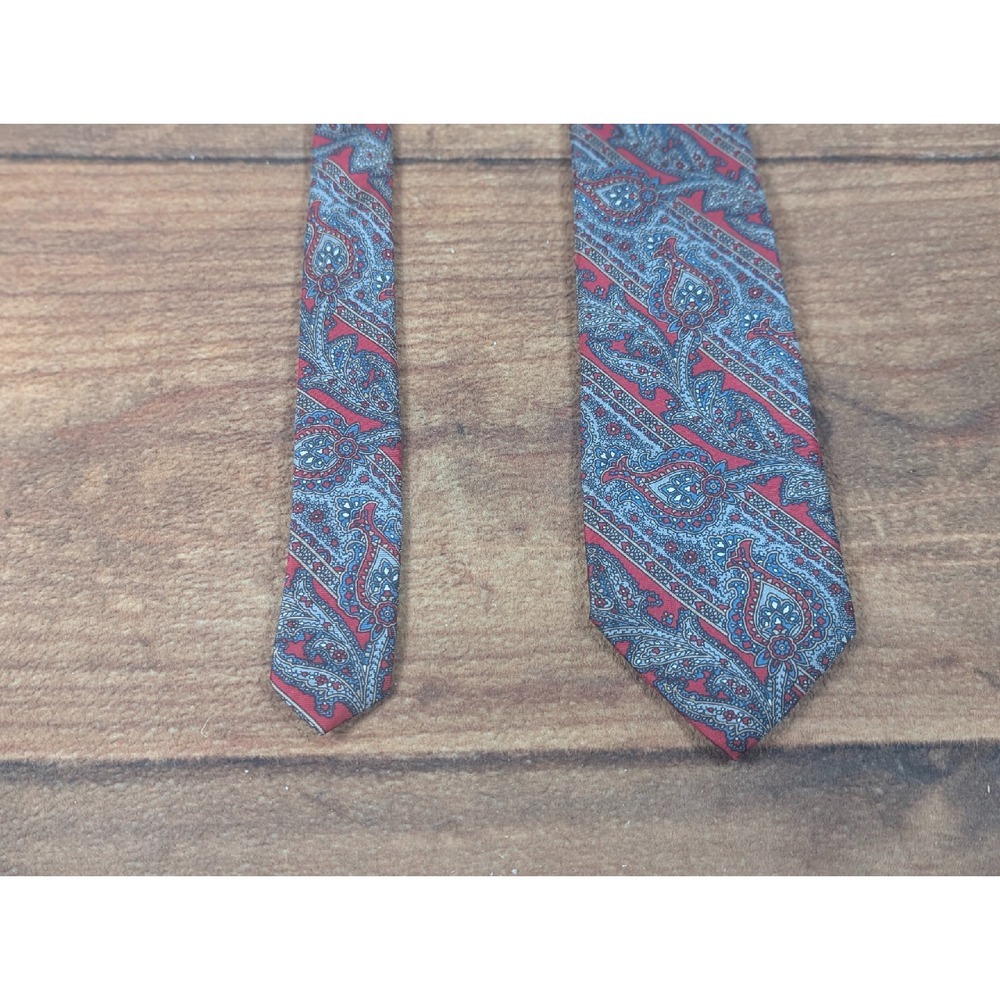Christian Dior Silk Necktie Paisley Pattern Made in USA Fabric Woven‎ Italy - Picture 2 of 5